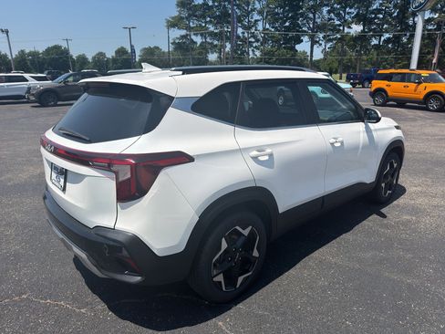 Used 2024 Kia Seltos EX FWD image 6
