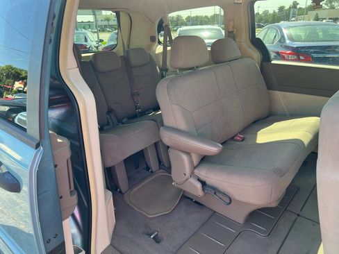 Used 2008 Chrysler Town & Country LX image 12