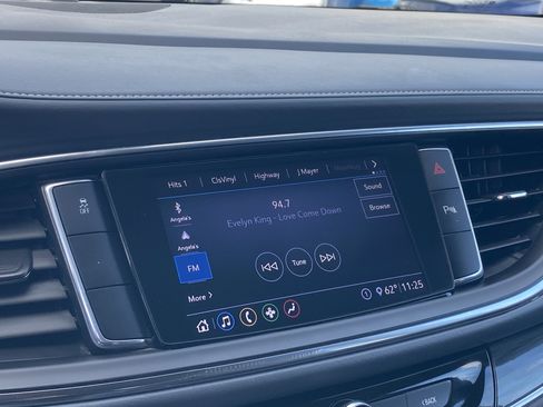 Used 2020 Buick Enclave Essence image 21