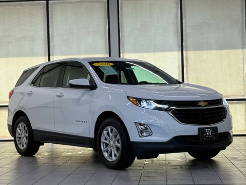 Used 2018 Chevrolet Equinox LT FWD image 1
