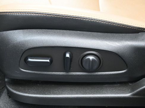 Used 2022 Chevrolet Equinox Premier FWD image 11