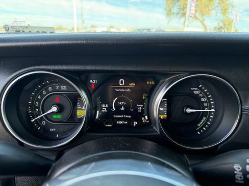 Used 2023 Jeep Wrangler Unlimited Rubicon 4xe w/ Cold Weather Group AWD/4WD image 18