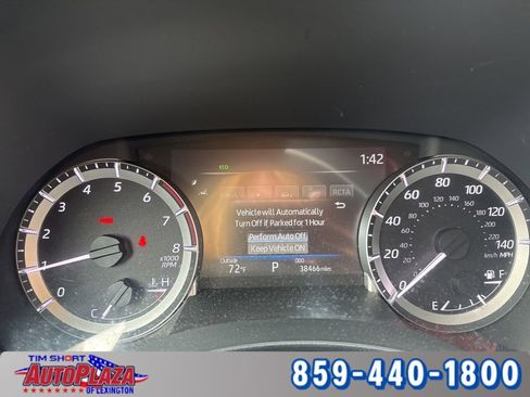 Used 2024 Toyota Highlander LE AWD/4WD image 4