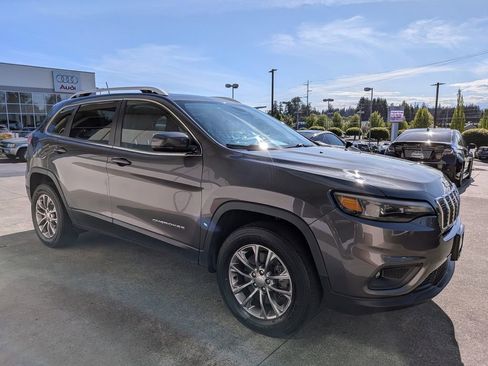 Used 2019 Jeep Cherokee Latitude Plus w/ Comfort/Convenience Group AWD/4WD image 7