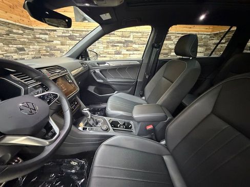 Used 2022 Volkswagen Tiguan SE R-Line AWD/4WD image 11