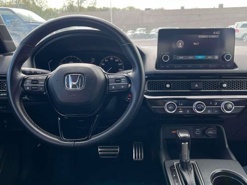 Used 2022 Honda Civic Sport image 2