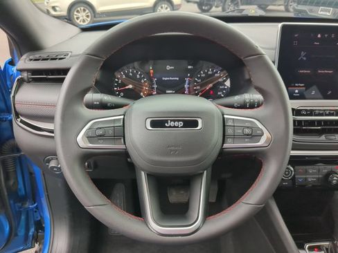 Used 2025 Jeep Compass Trailhawk AWD/4WD image 21