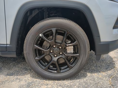New 2026 Jeep Compass Latitude AWD/4WD image 9