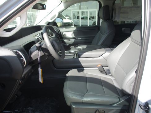 New 2026 Ford Expedition Active image 6