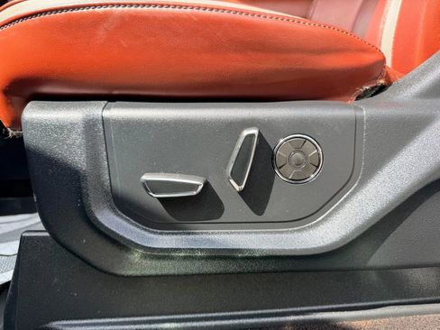 Used 2019 Ford F150 Platinum w/ Equipment Group 701A Luxury image 17