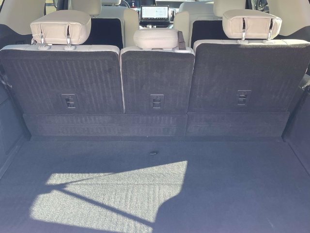 Used 2025 Ford Expedition Max Platinum w/ Platinum Ultimate Package AWD/4WD image 31