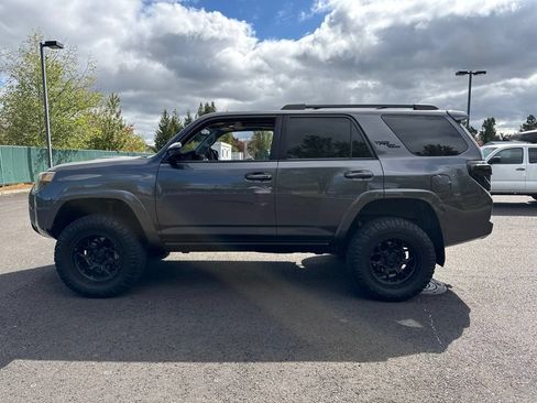 Used 2021 Toyota 4Runner TRD Off-Road Premium w/ Moonroof Package AWD/4WD image 4