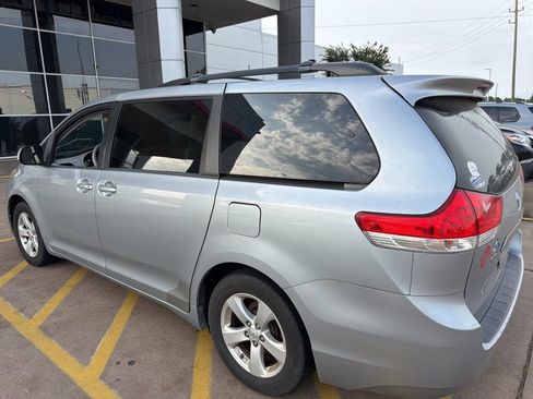 Used 2014 Toyota Sienna LE FWD image 3