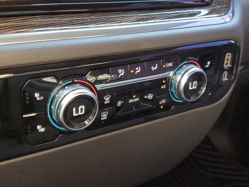 Used 2023 GMC Sierra 1500 Elevation image 29