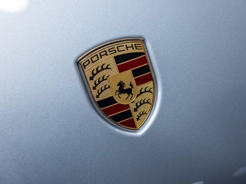 Used 2025 Porsche Macan AWD/4WD image 18