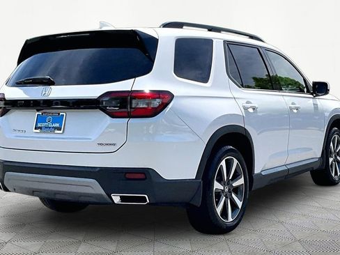 Used 2025 Honda Pilot Touring image 6