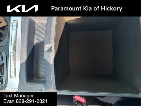 Used 2025 Kia Carnival EX FWD image 32