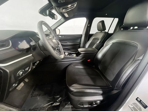 Used 2023 Jeep Grand Cherokee Altitude image 20