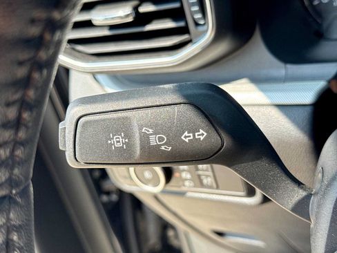 Used 2023 Ford Explorer XLT w/ Equipment Group 202A AWD/4WD image 26