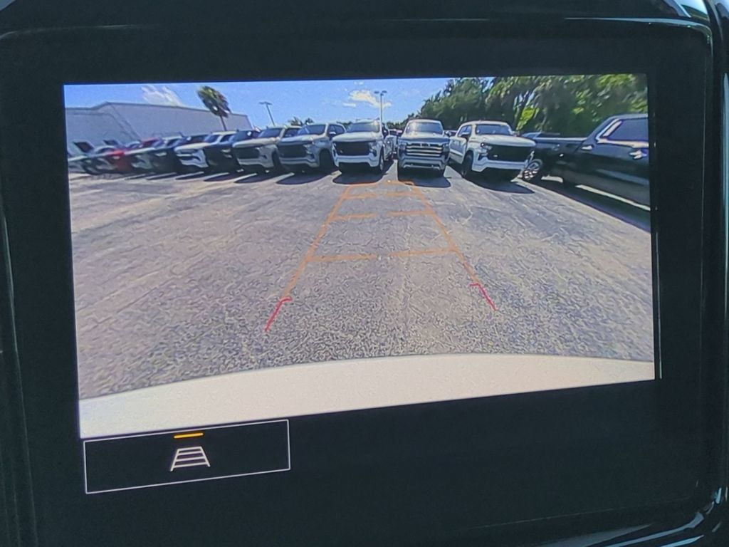 Used 2023 Chevrolet Traverse LT FWD image 24