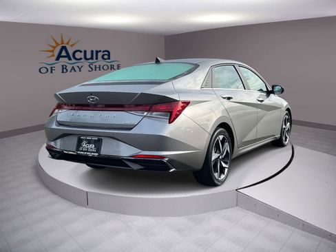 Used 2023 Hyundai Elantra Limited image 5