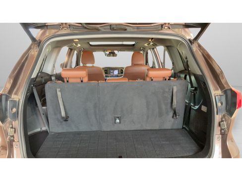 Used 2019 Toyota Highlander Limited Platinum FWD image 35