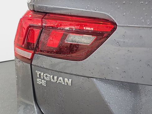 Used 2021 Volkswagen Tiguan SE w/ Panoramic Sunroof Package FWD image 24