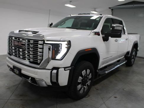 Used 2024 GMC Sierra 2500 Denali w/ Denali Reserve Package AWD/4WD image 4