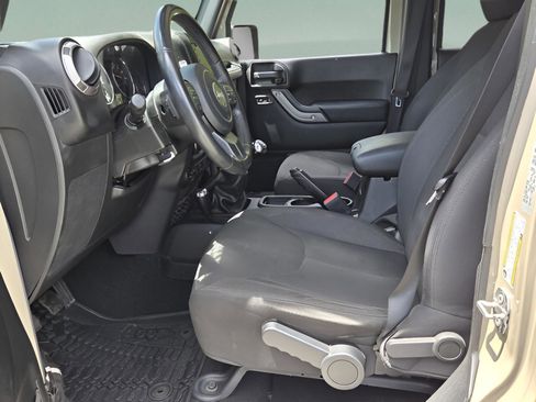 Used 2018 Jeep Wrangler Unlimited Sport AWD/4WD image 9