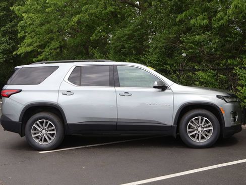 Used 2023 Chevrolet Traverse LT FWD image 10