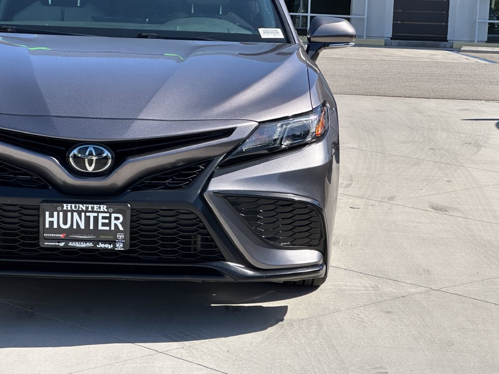 Used 2022 Toyota Camry SE FWD image 14