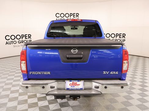 Used 2013 Nissan Frontier SV w/ SV Value Truck Pkg AWD/4WD image 21