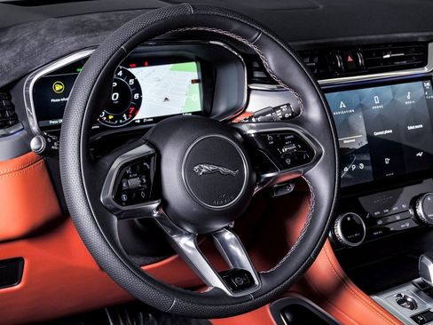 Used 2025 Jaguar F-PACE SVR image 22