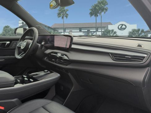 Used 2025 Buick Enclave Sport Touring FWD image 29