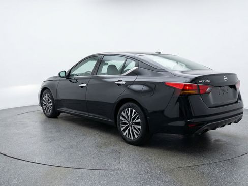 Used 2025 Nissan Altima 2.5 SV FWD image 6