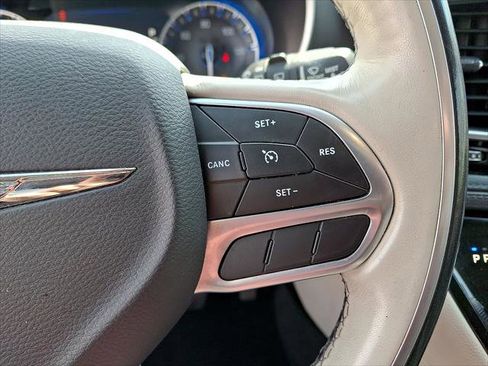 Used 2020 Chrysler Pacifica Limited FWD image 10