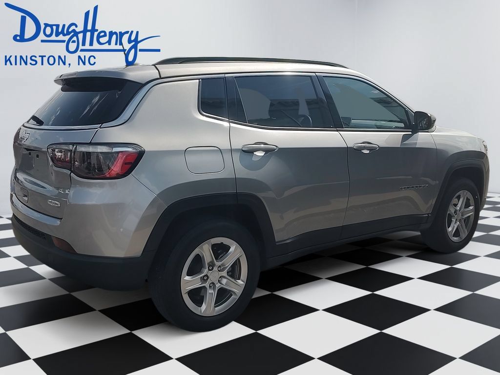 Used 2024 Jeep Compass Latitude AWD/4WD image 6