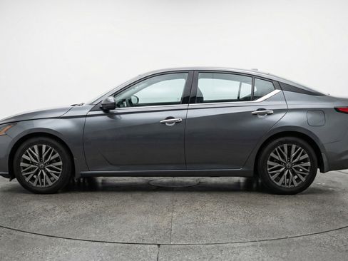 Used 2025 Nissan Altima 2.5 SV image 5