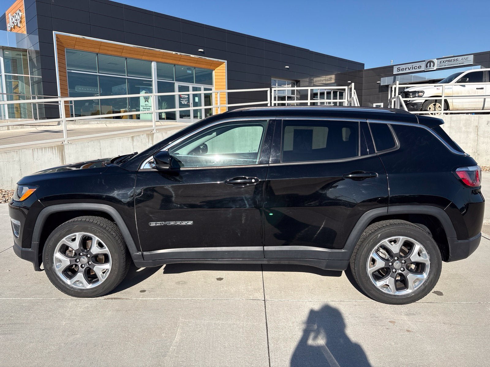 Used 2019 Jeep Compass Limited AWD/4WD image 2