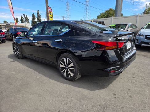 Used 2022 Nissan Altima 2.5 SL FWD image 2
