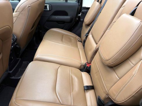 Used 2022 Jeep Wrangler Unlimited Sahara w/ Cold Weather Group AWD/4WD image 7