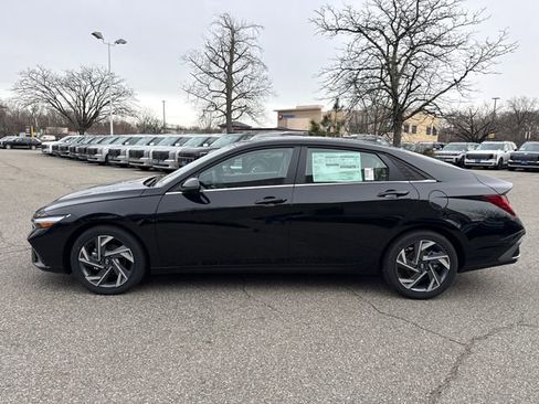 New 2026 Hyundai Elantra Limited image 11