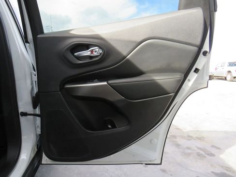 Used 2020 Jeep Cherokee Limited image 44