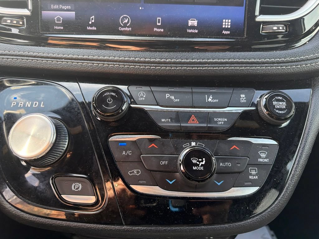 Used 2023 Chrysler Pacifica Touring FWD image 26