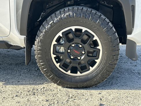 Used 2025 Toyota Tacoma TRD Off-Road w/ TRD Off Road Premium Package image 12