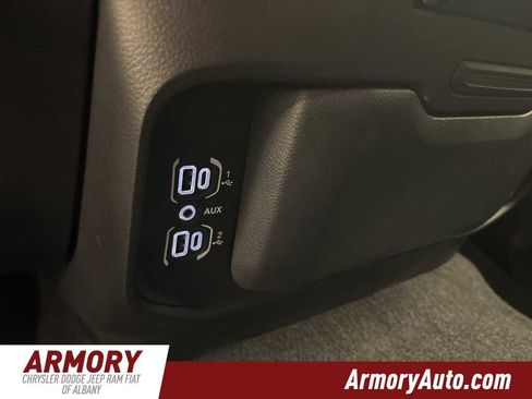 Used 2025 RAM 1500 Laramie image 19