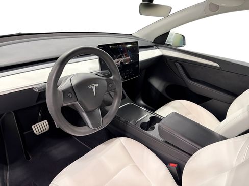 Used 2023 Tesla Model Y Performance AWD/4WD image 9