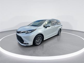 Used 2022 Toyota Sienna XLE video 4