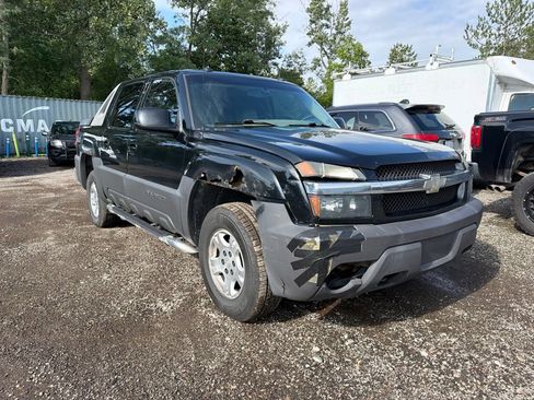 Used 2003 Chevrolet Avalanche 4x4 w/ Suspension Package, Off-Road image 2
