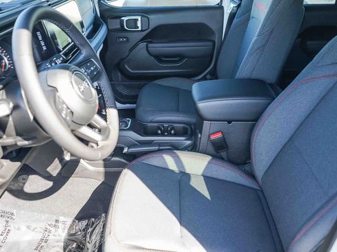 New 2026 Jeep Wrangler Unlimited Rubicon w/ Xtreme 35 Tire Package image 19